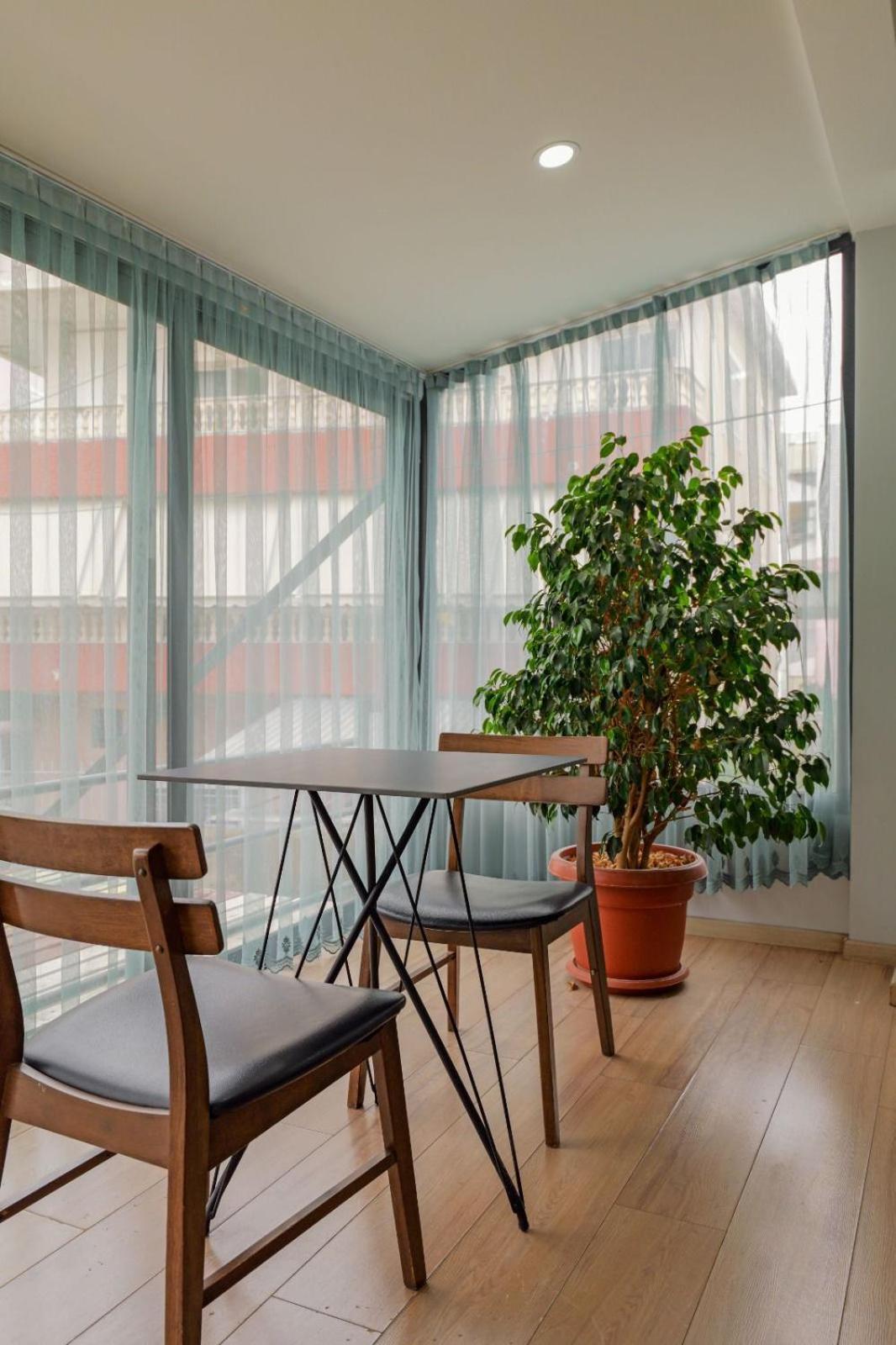 Eden Apartment *