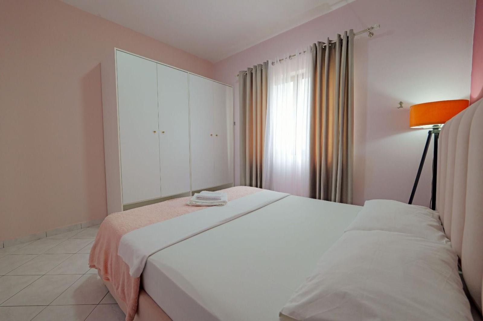 Eden Apartment *