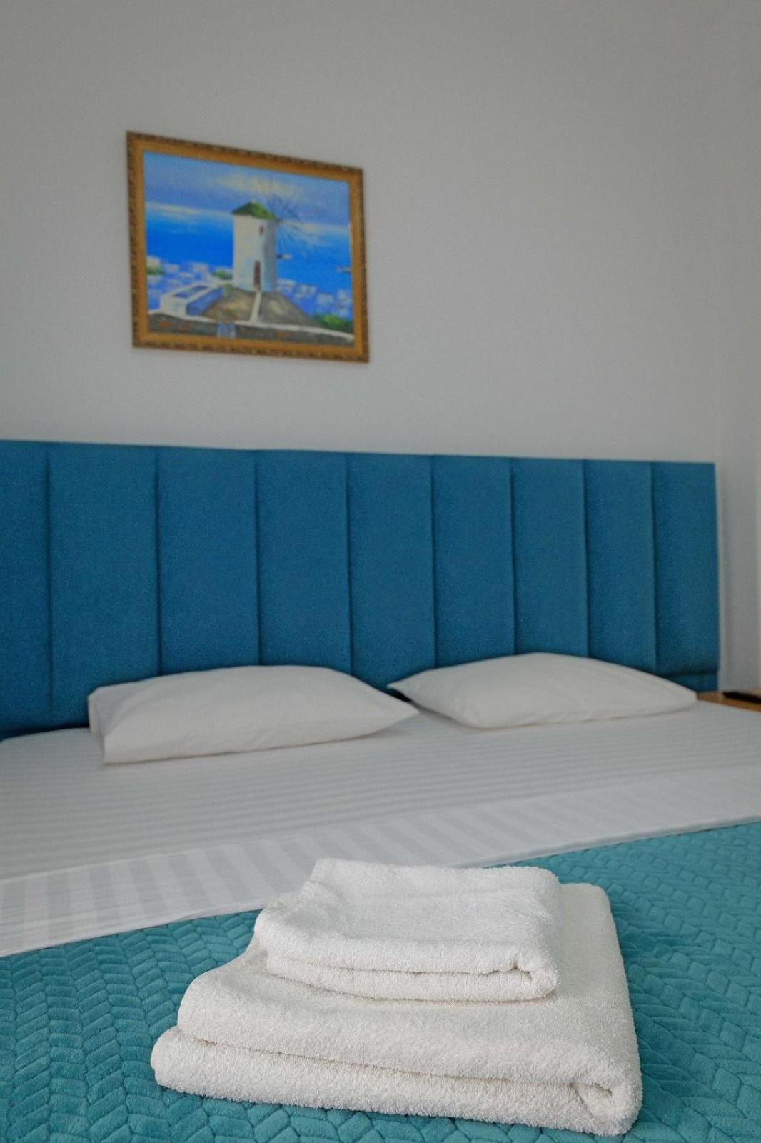 Eden * Sarandë